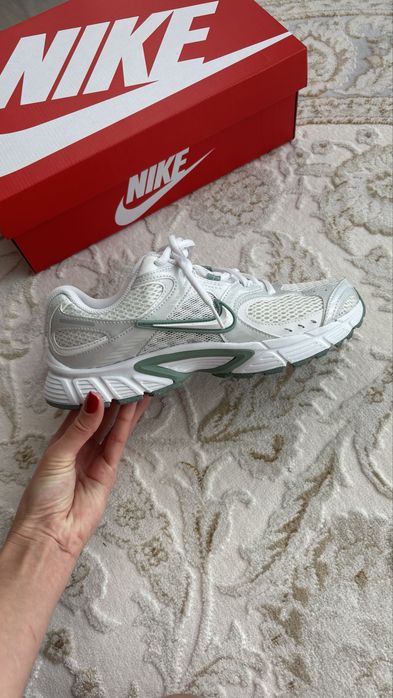 Кросівки жіночі NIKE