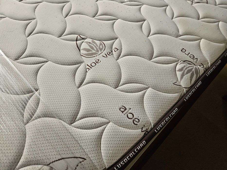 Cama com estrado e colchão - óptimo estado geral