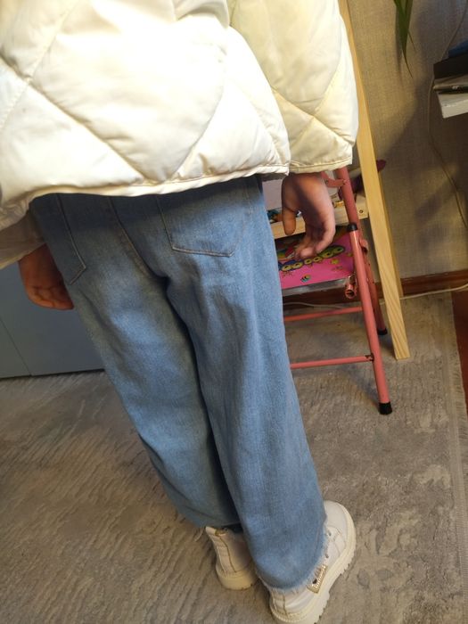 Одяг  для дівчинки 3-4  років (куртка,джинси,взуття ,комбез,шапка)