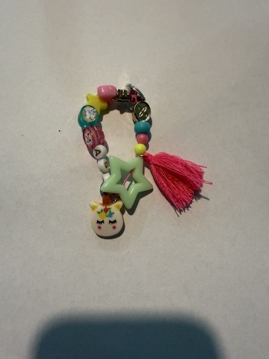 Pulseiras feitas pela minha filha de 6 anos que me pediu para vender