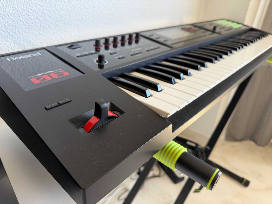 Roland FA‑06 Workstation + Bolsa + Pedal + Suporte em X