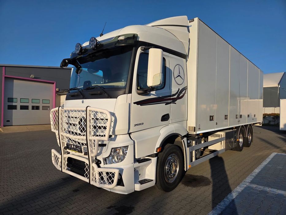 Mercedes-Benz Actros 2553  Otwierany caly bok izotermy