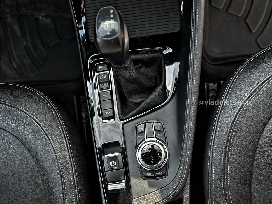 BMW X1 28i • 2016 • 2.0 бензин (B46) • Панорама • Полный привод xDrive
