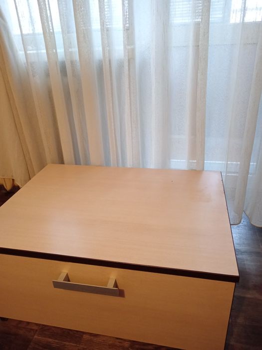 Тумба для речей в кімнату