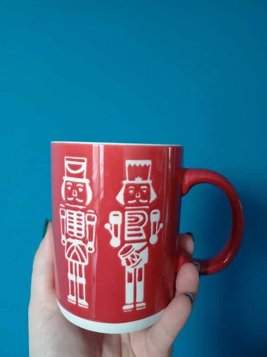 Czerwony świąteczny kubek