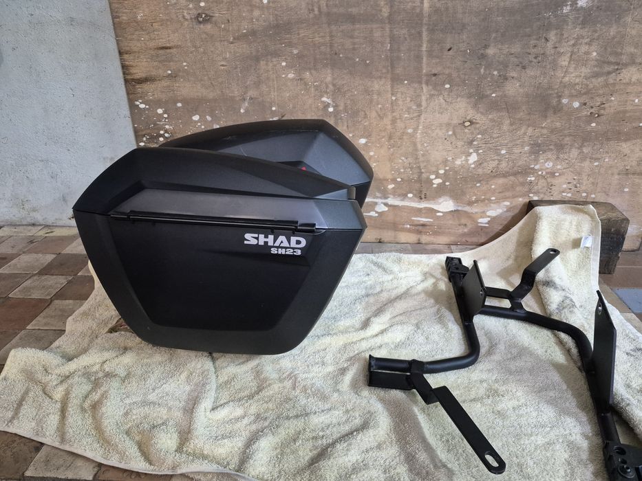Комплект бокових рамок та кофрів shad sh23 на Yamaha mt09