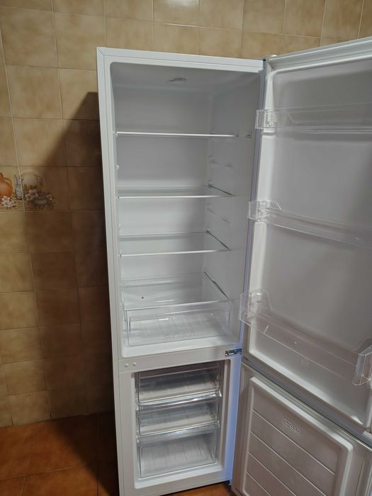 Frigorífico combinado kunft kc9113 180cm 262L