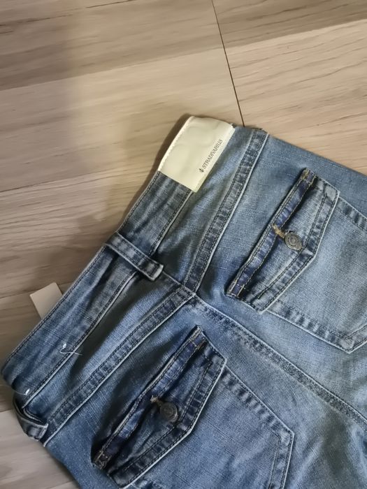 Джинси Stradivarius 34р