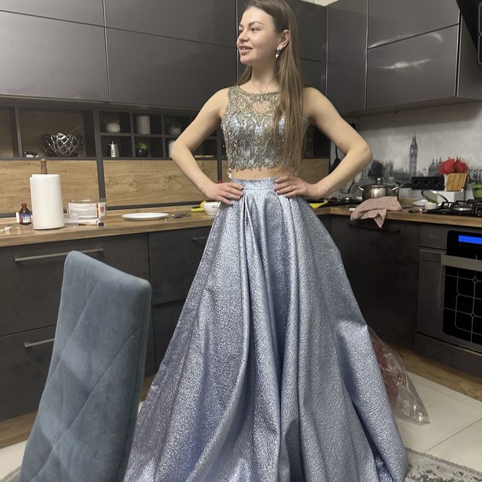 Продам платье выпускное новое .