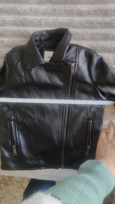 Косухи. Курточки на девочку. Кожанка на девочку. Куртки для двойни