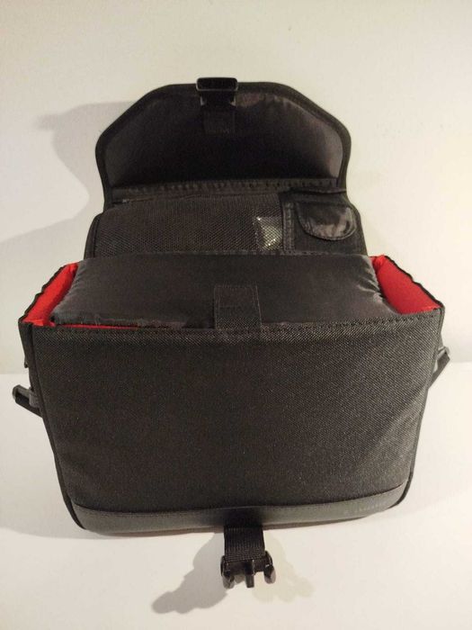 Kit Máquina Fotográfica CANON EOS 2000D + 18-55 mm f