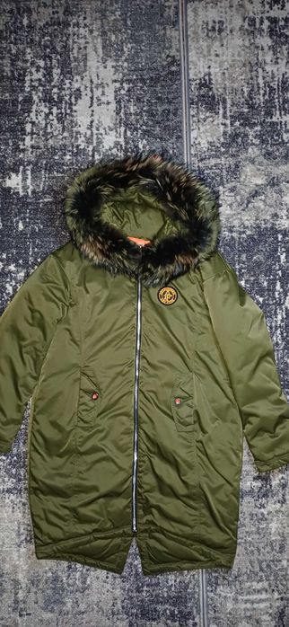 Продам зимову куртку.