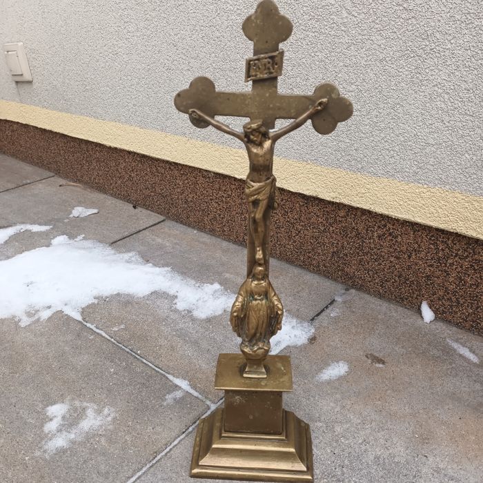 Stary krucyfiks z Maryją