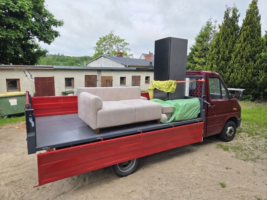 Transport rzeczy kruszywa mebli wywrotka