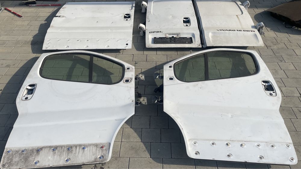 Двері Renault Trafic Opel Vivaro Nissan Primastar
