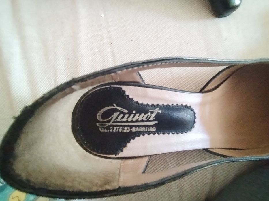 Sapatos de Salto Clássicos Guinot em Pele N.º 37 (Como Novos)