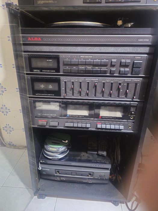 Sistema de som Alba com giradiscos