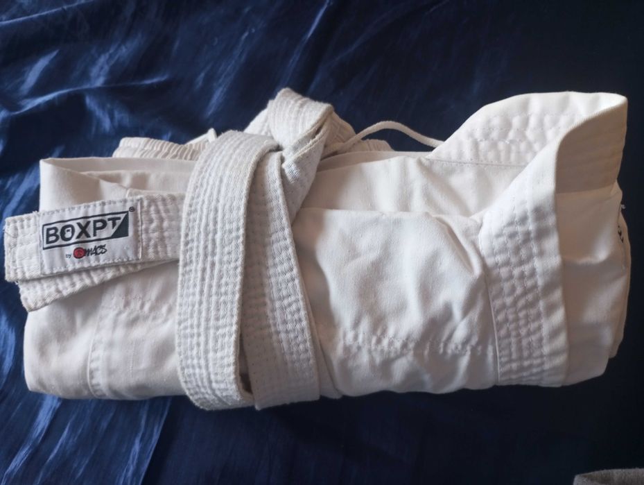 2 Kimonos de Karate  - 7,5 oz - 195 cm (Cada equipamento completo 30€, os dois 60€)