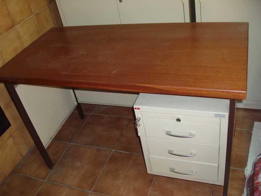 Secretária para escritório