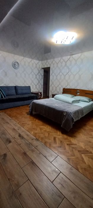 Погодинно подобово готель Україна , район Голливуда , центр