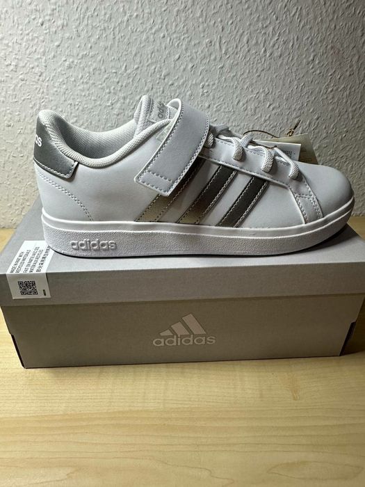 Продам Новые оригинальные кроссовки Adidas 37 размер