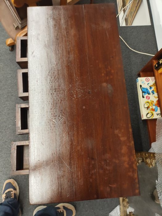 Pequeno Aparador em madeirq