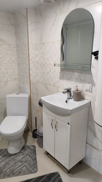 Сдам посуточно,подобово Двухуровневую  студію на левом березі район 9-