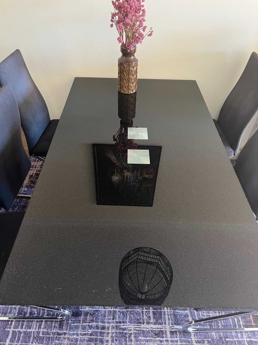 Mesa de jantar com tampo de vidro + 6 cadeiras
