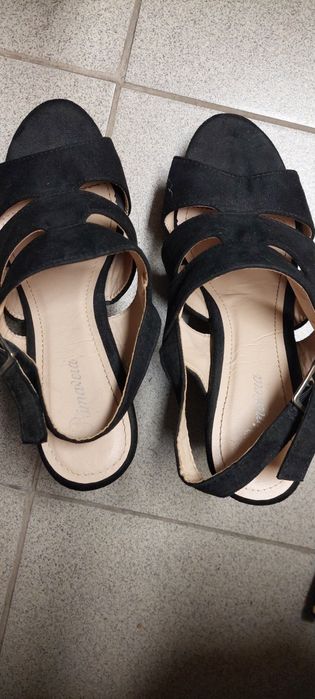 Sandałki na podwyszonej platformie 39