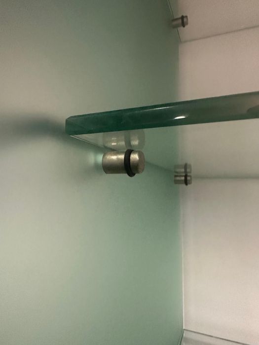 Móveis e expositores/lineares de loja como novos.