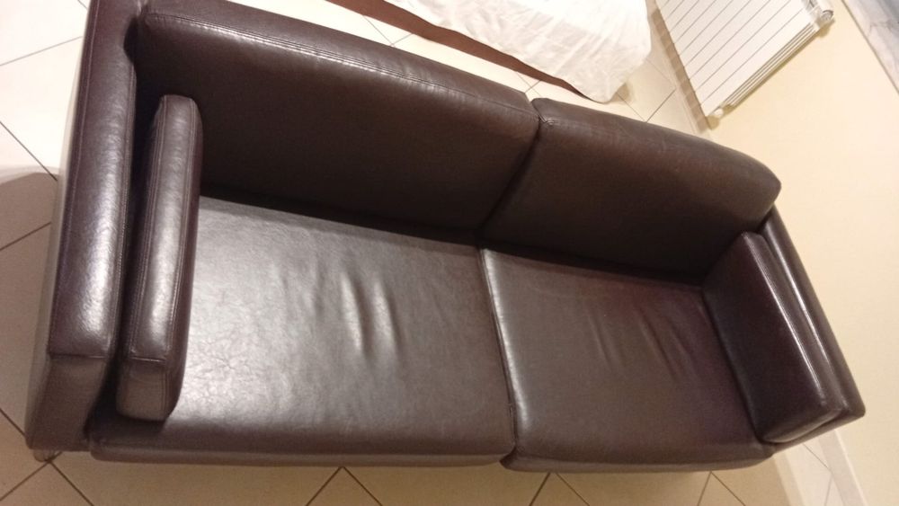 Sofá em Polipele castanho escuro