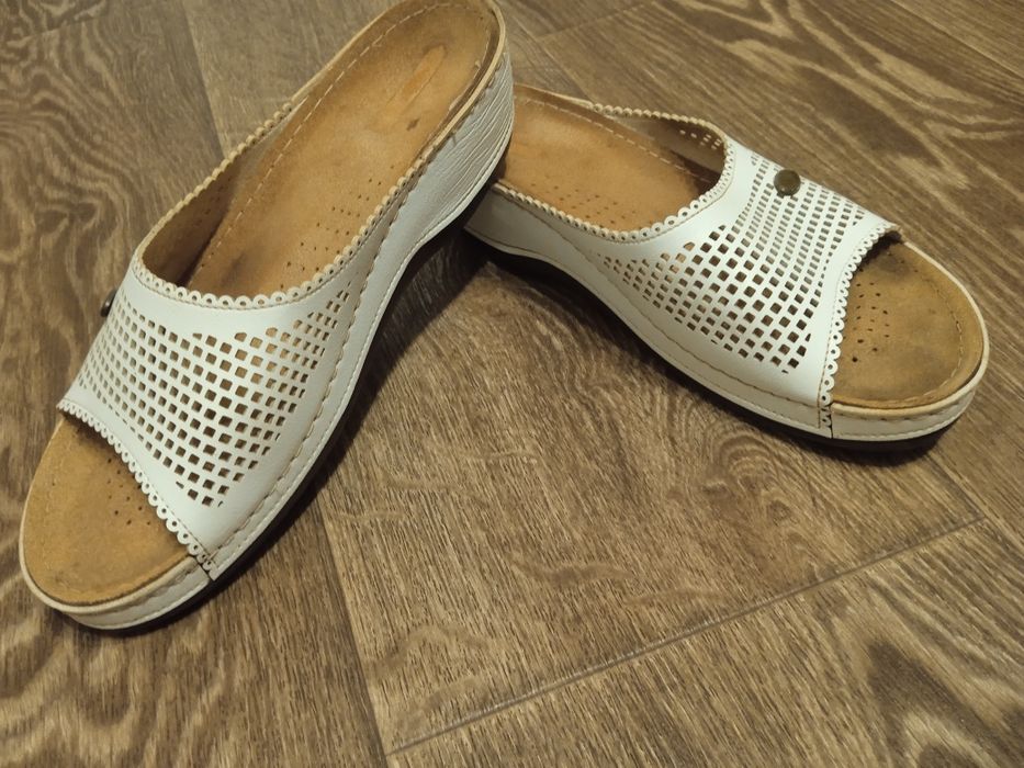 Жіночі шльопанці, босоніжки, білі, 40 розмір