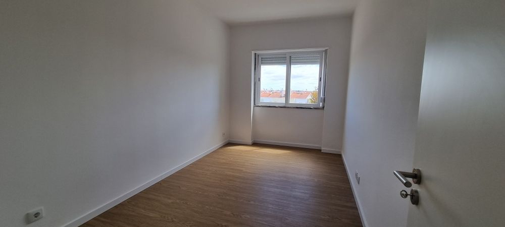 Vende-se  t2 remodelado Torre Marinha Arrentela