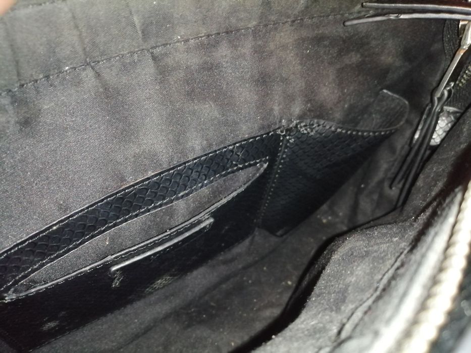 Mala Parfois preta (pele vegan) cobra