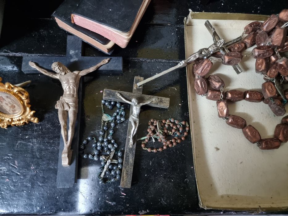 Lote de artigos religiosos