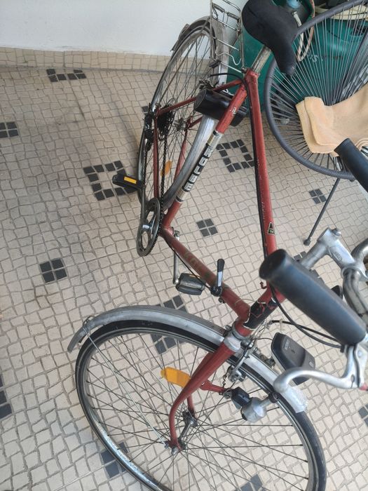Vende bicicleta antiga