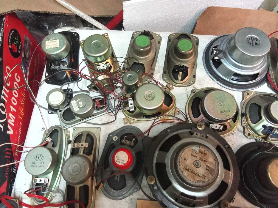 Dois altifalantes, Sony 30 whats como novos