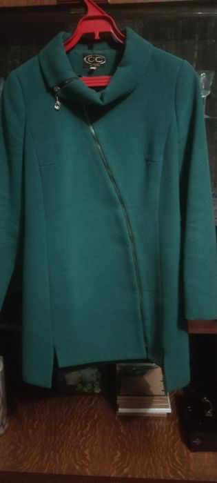 Продам кашемірове полупальто 46 розм. колір зелений, б/у
