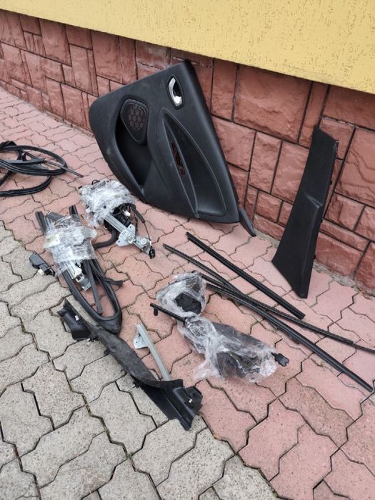 Єлементи салону та скло на renault zoe 2020р