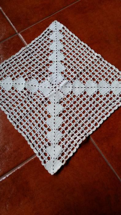 Renda caseira branca