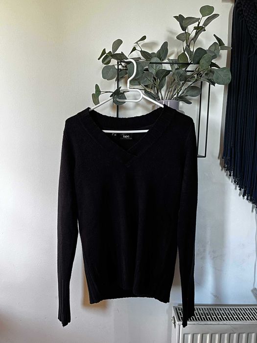 Sweter czarny dekolt V serek sweterek S