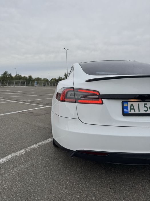 Tesla Model S P85