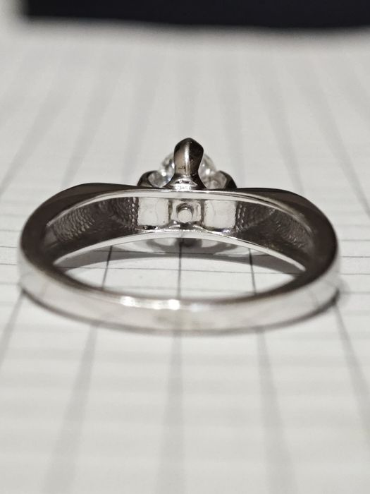 Золота каблучка, з діамантом 0.320 ct, 585 проба.
