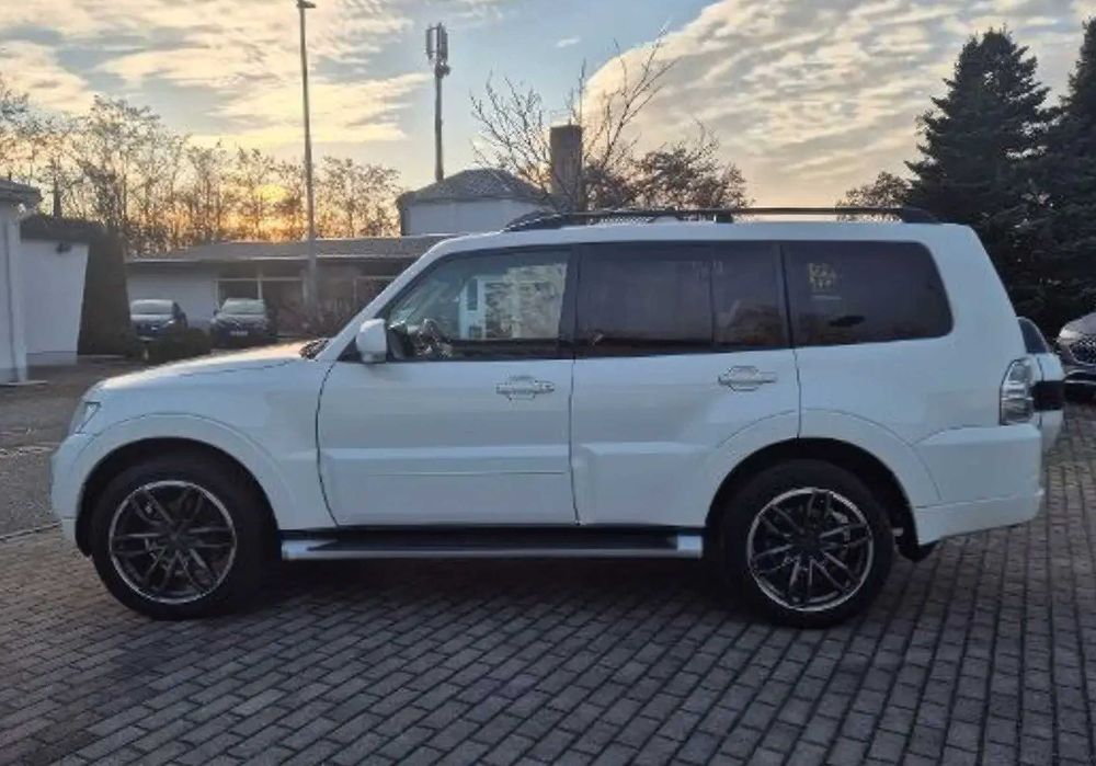 Mitsubishi Pajero      2017
