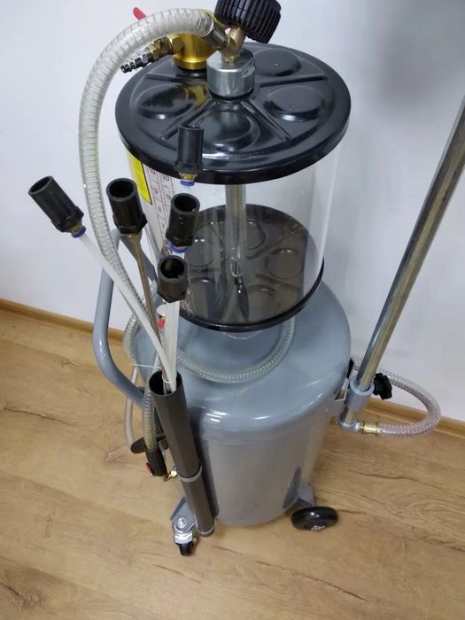 Установка для заміни масла 80л. Вакуумная установка для замены масла