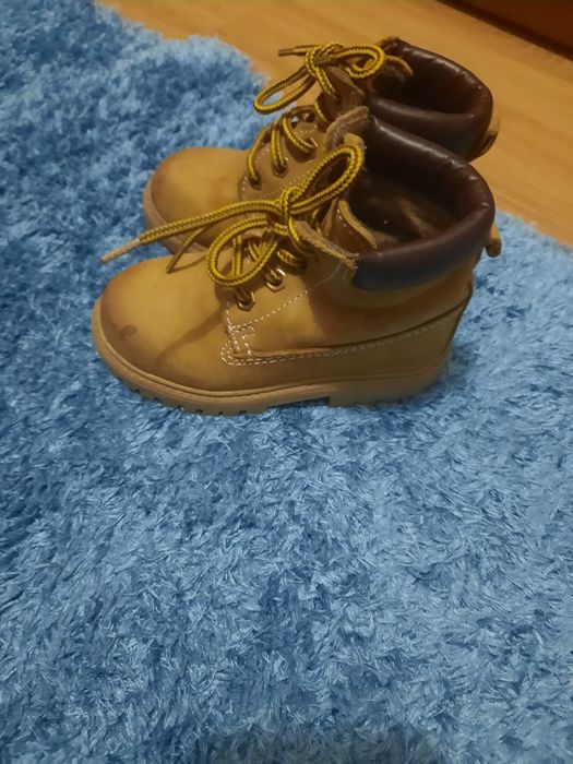 Botas tamanho 25