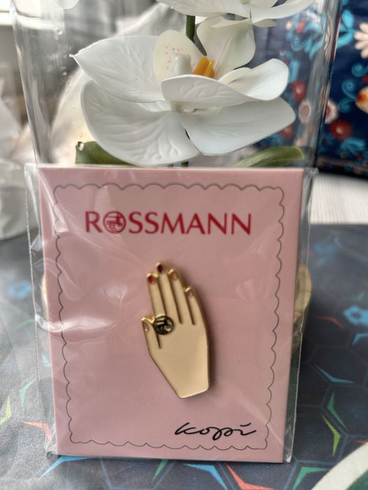 Pin dłoń z Rossmanna
