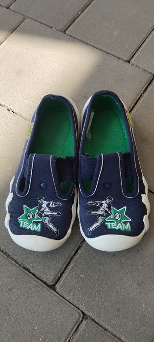 Kapcie w rozmiarze 25