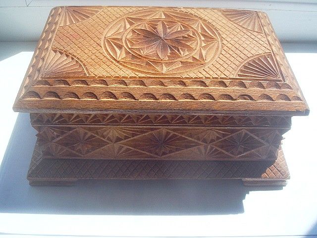 Шкатулка резная из дерева ручной работы