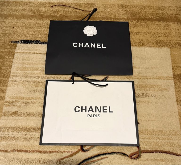 Брендові пакети, коробки, пакування, пильники.